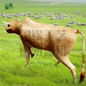 国钦皮毛动物工艺品加工定制仿真黄牛模型 可来图设计制作各种大型动物模型