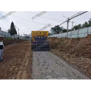 10立方撒布机 厂家直销 哈尔滨撒布机 水泥撒布机 路通机械 优质供应